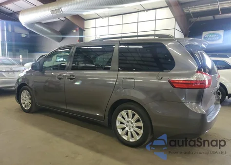 2015 Toyota Sienna Le z USA, uszkodzony, nr VIN 5TDJK3DC7FS105502
